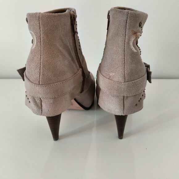 Miranda by Miranda Lambert Tan Suede Ankle Western Boots Size 6.5M - Picture 4 of 8